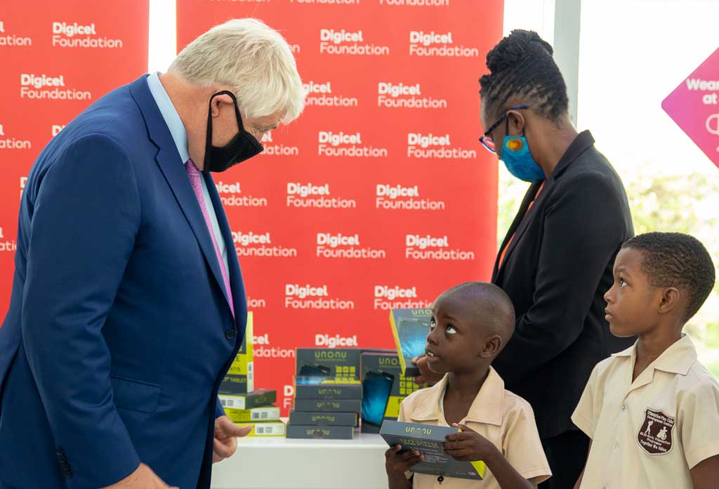 Denis O’Brien presents children with tablets for virtual education classes.