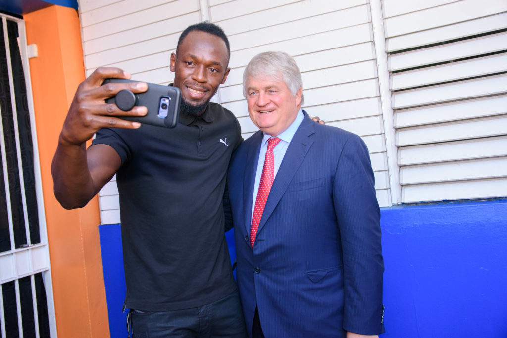 Denis O’Brien and Usain Bolt pose for a picture.